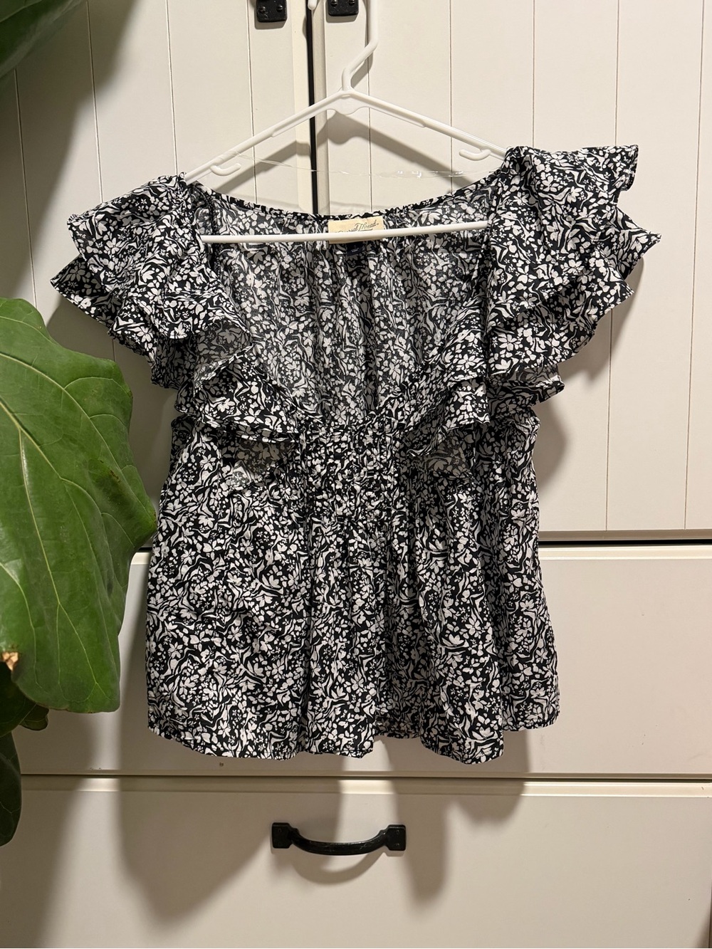 178 - NWOT Universal Thread Black and White Floral Ruffle Sleeve Blouse